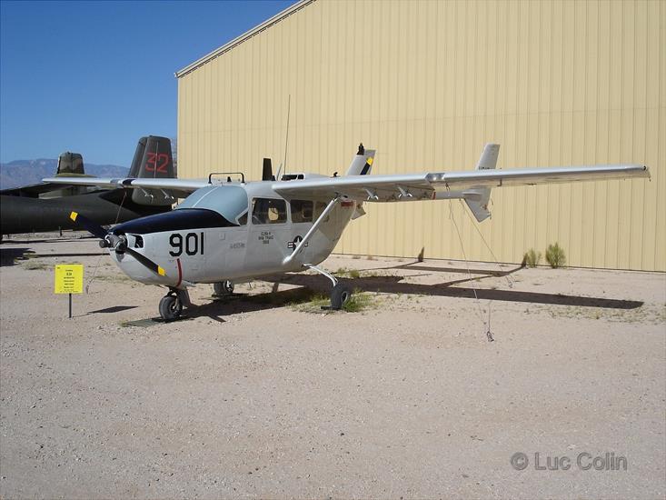 O-2 - O-2A 68-6901 Skymaster Walk Around.jpg