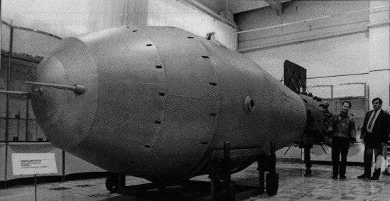 RDS 220 Tsar bomba - 002.jpg